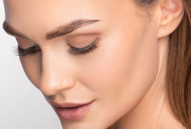 the Best Eyelash Extensions Kits for Home Use