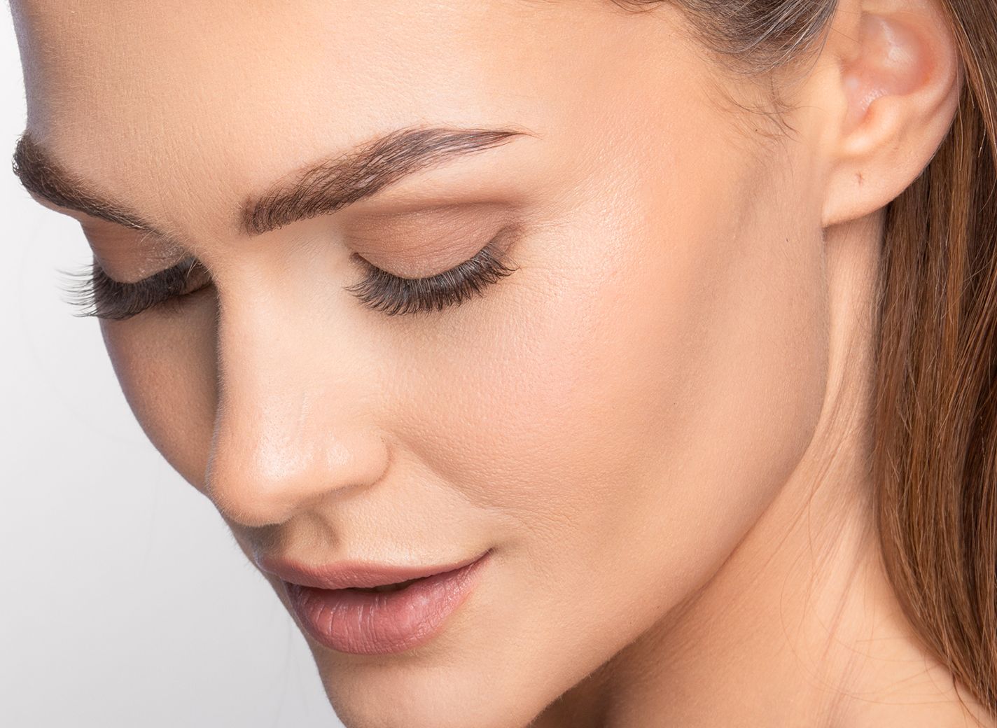 the Best Eyelash Extensions Kits for Home Use